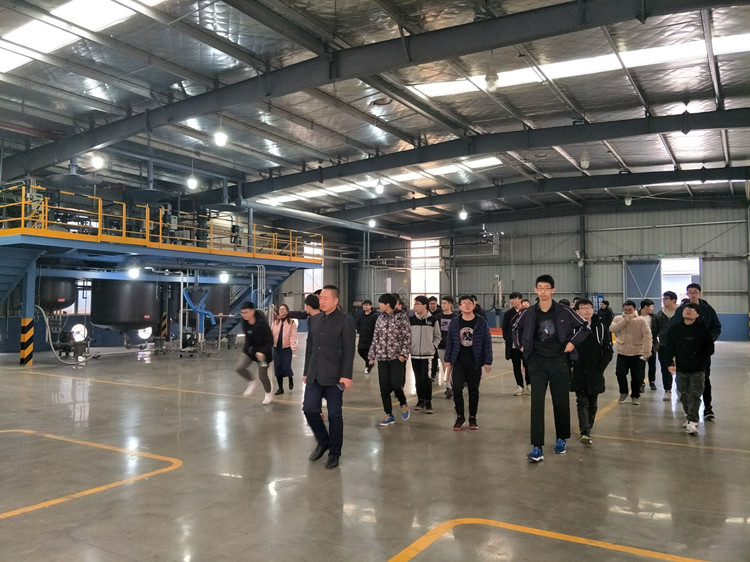 BG大游集团唐盛带领工程大学同学们参观